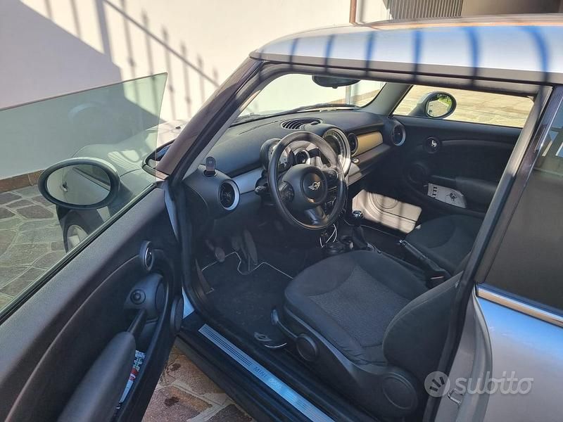 Usata Mini Cooper D 112 CV (82 kW) 2010 Grigio Utilitaria
