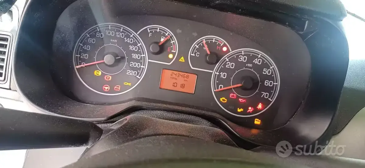 Usata Fiat Punto 75 CV (55 kW) 2011 Viola Utilitaria