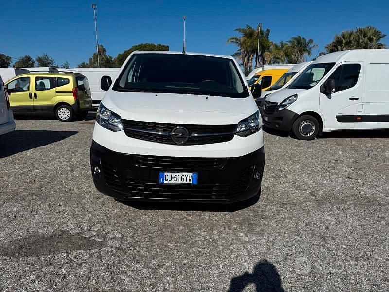 Usata Opel Vivaro Essentia 120 CV (88 kW) 2022 Bianco Monovolume