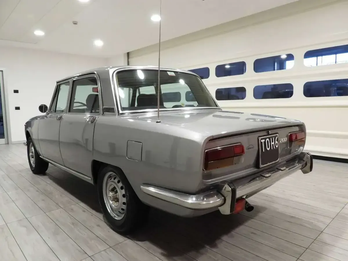 Usata Alfa Romeo 2000 131 CV (96 kW) 1973 Grigio medio met. ar 728 Berlina
