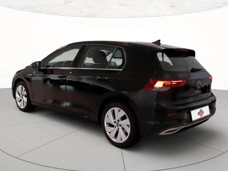 Usata VW Golf VIII Style 131 CV (96 kW) 2024 Grenadill black metallizzato Berlina