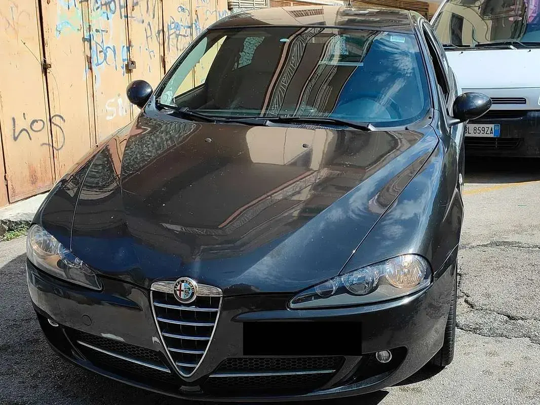 Usata Alfa Romeo 147 Distinctive 150 CV (110 kW) 2006 Nero Utilitaria