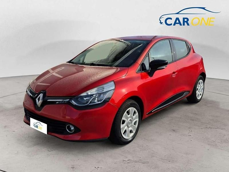 Rosso Usata 2013 Renault Clio IV Tre volumi | 7400 € (Molto cara) - Immagine 1/4