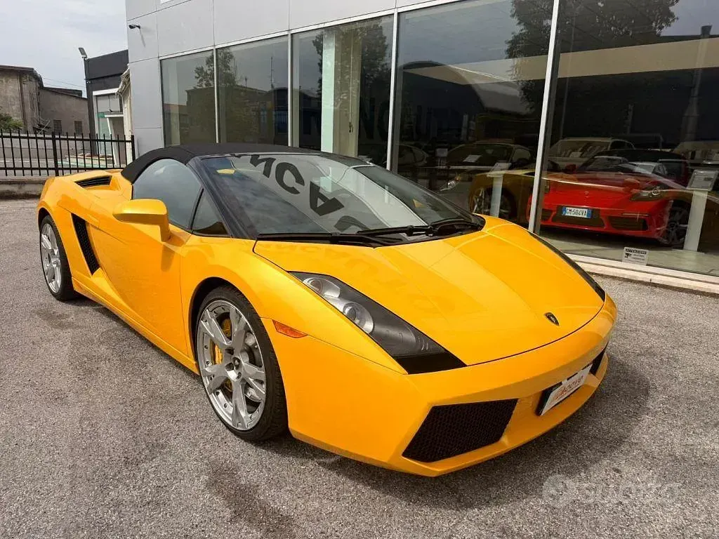 Usata Lamborghini Gallardo 518 CV (380 kW) 2006 Giallo Cabrio