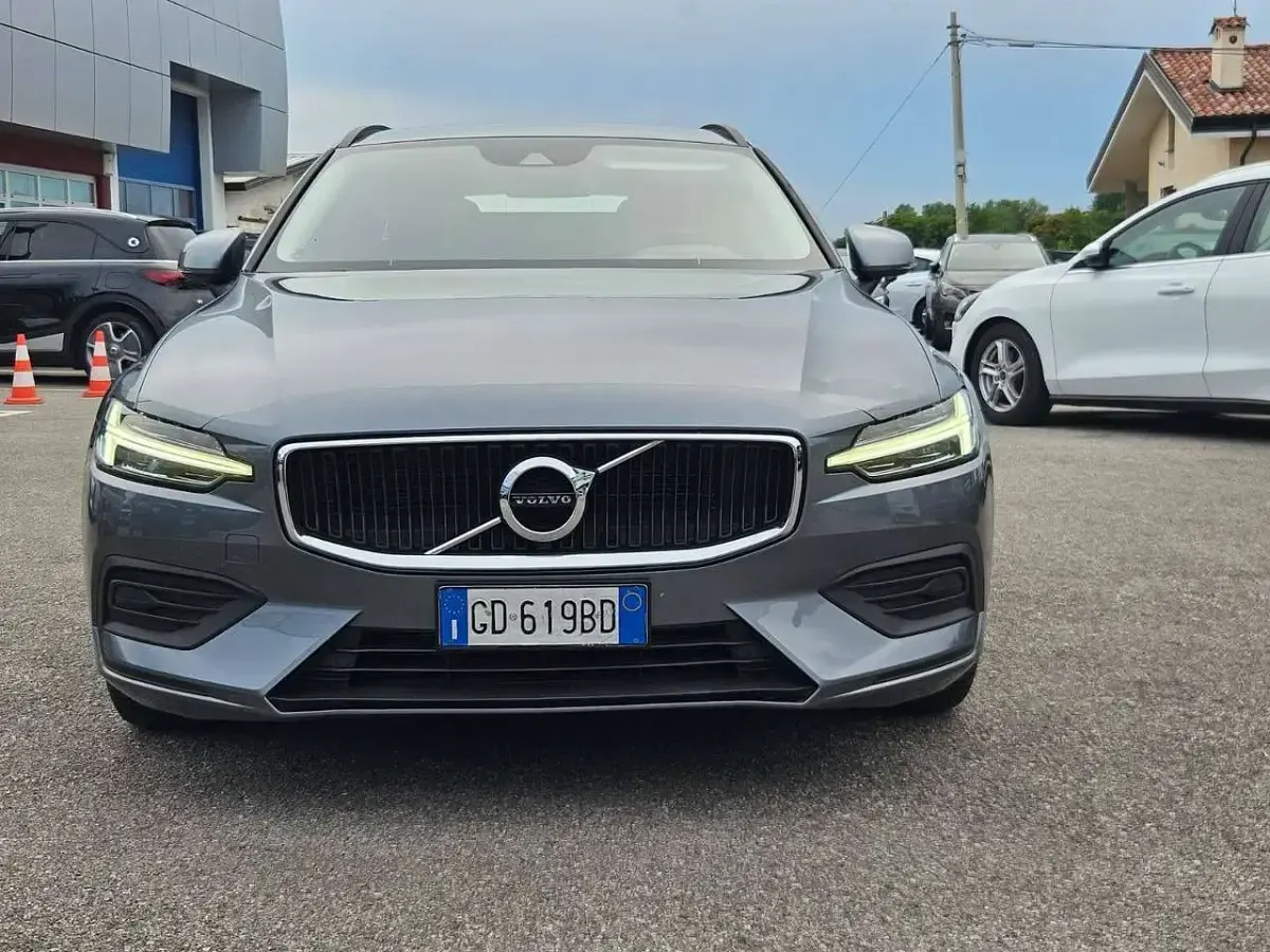 Usata Volvo V60 Momentum 163 CV (119 kW) 2020 Grigio Station wagon