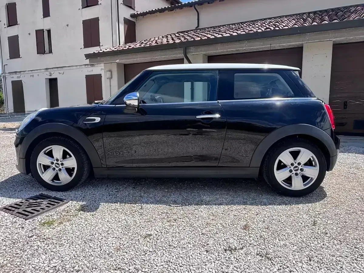 Usata Mini Cooper D 116 CV (85 kW) 2015 Nero Utilitaria
