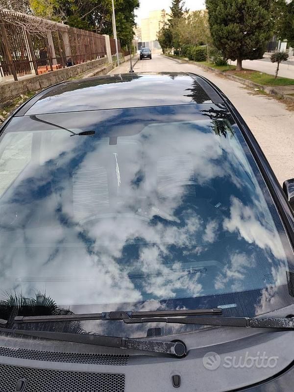 Usata Kia Venga 90 CV (66 kW) 2015 Nero Utilitaria