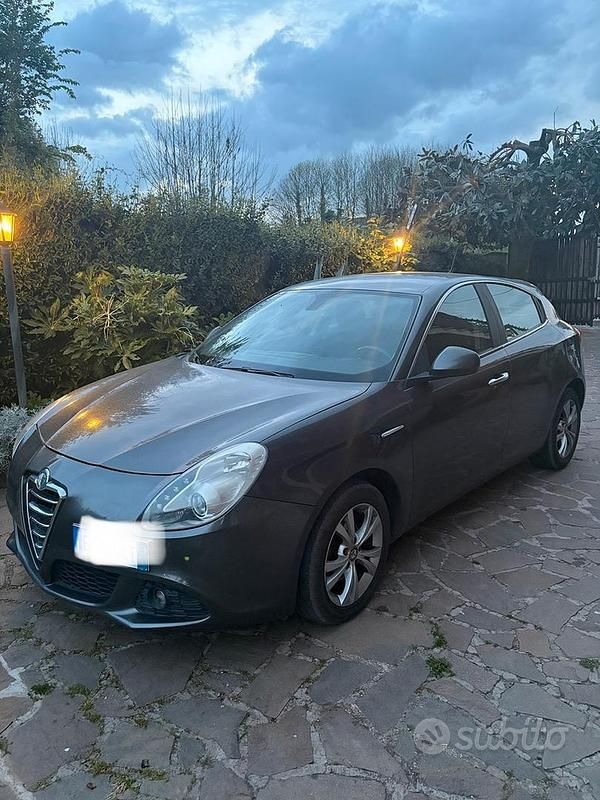 Usata Alfa Romeo Giulietta 105 CV (77 kW) 2011 Grigio Utilitaria