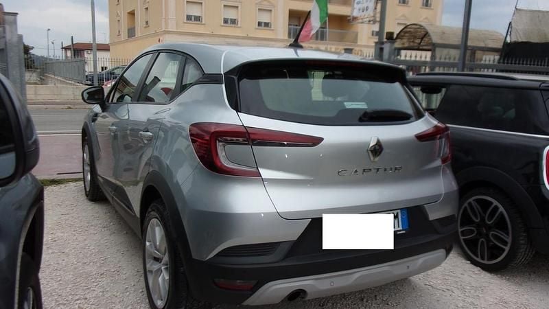 Usata Renault Captur Intens 95 CV (69 kW) 2020 Argento SUV