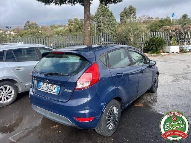 Usata Ford Fiesta 75 CV (55 kW) 2013 Blu Berlina