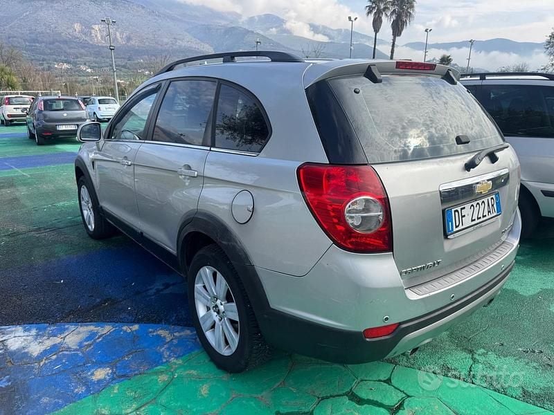Usata Chevrolet Captiva 150 CV (110 kW) 2007 Grigio SUV