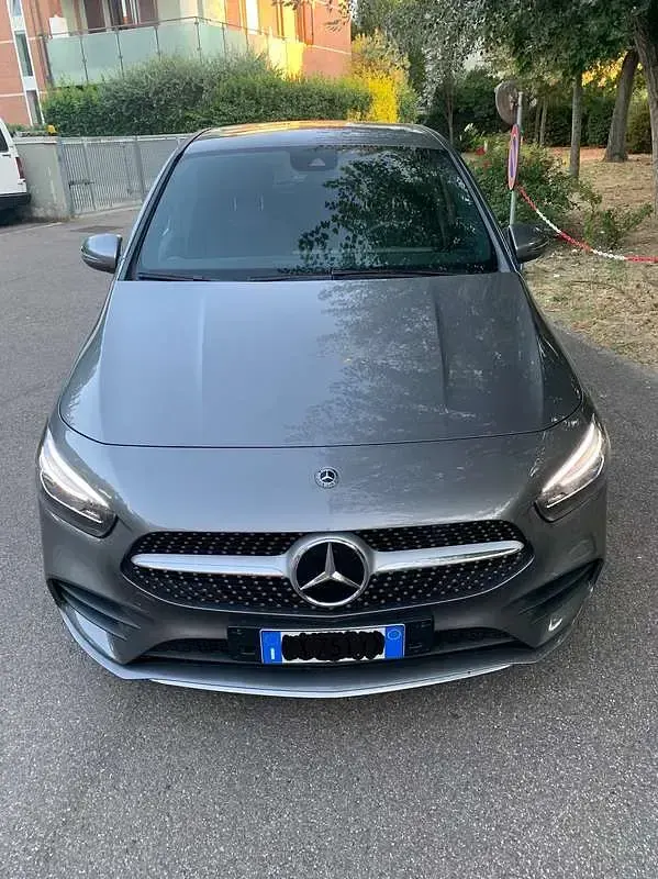 Usata Mercedes B180 Premium 116 CV (85 kW) 2019 Grigio Utilitaria