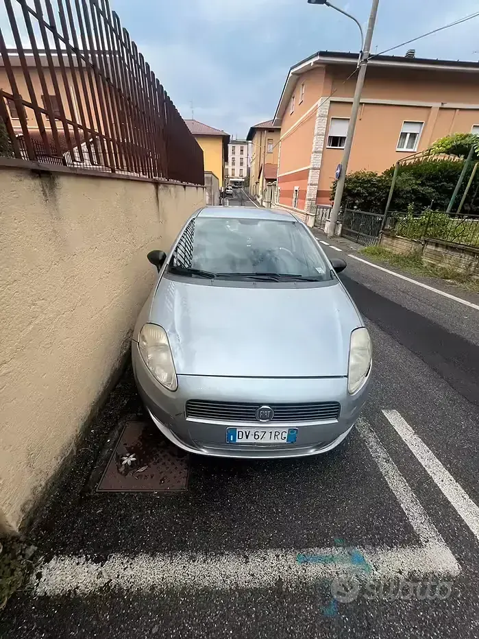 Usata Fiat Grande Punto 75 CV (55 kW) 2009 Blu Utilitaria