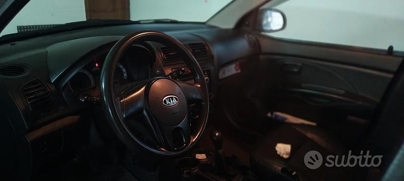 Grigio Usata 2008 Kia Picanto Due volumi | 2700 € (Buon prezzo) - Immagine 1/4