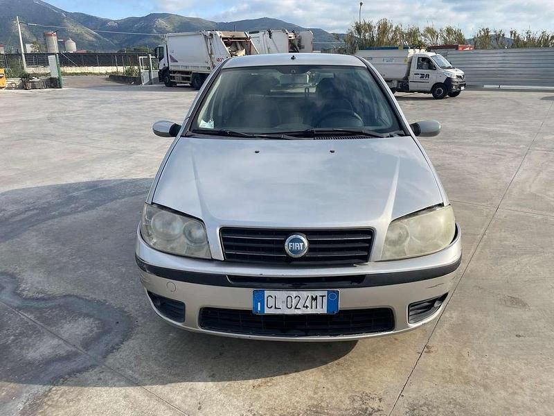 Usata Fiat Punto Dynamic 69 CV (50 kW) 2004 Grigio Utilitaria