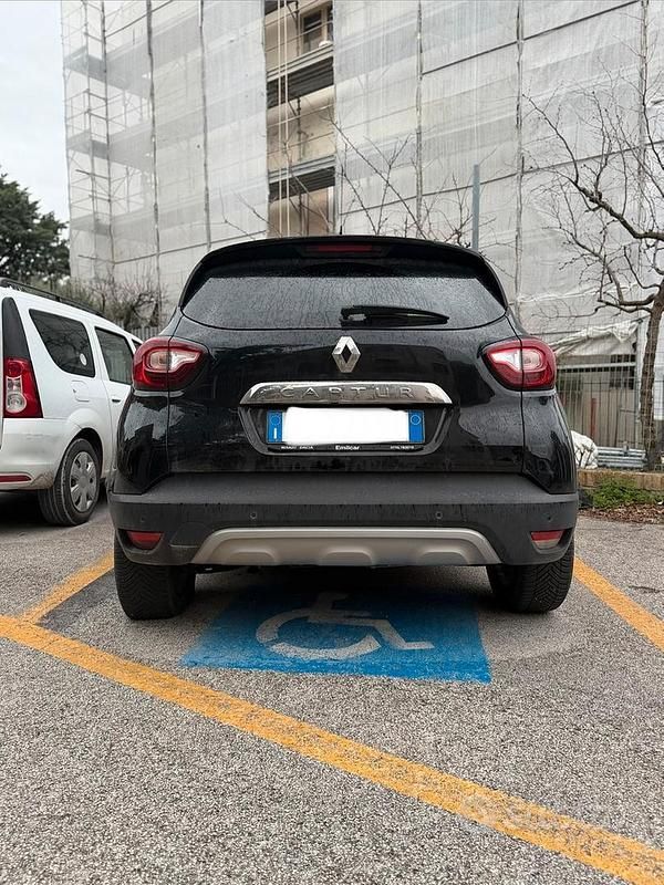 Usata Renault Captur Intens 90 CV (66 kW) 2018 Nero SUV