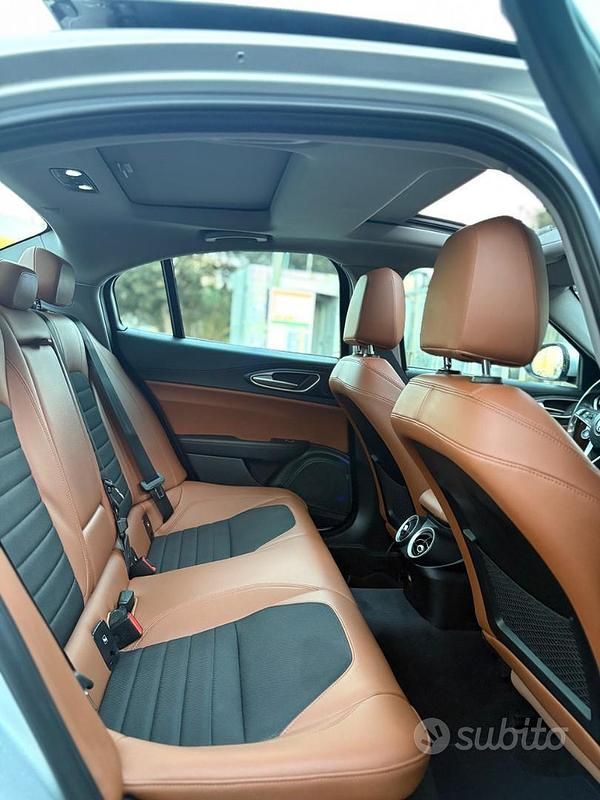 Usata Alfa Romeo Giulia Tech Edition 160 CV (117 kW) 2019 Grigio Berlina