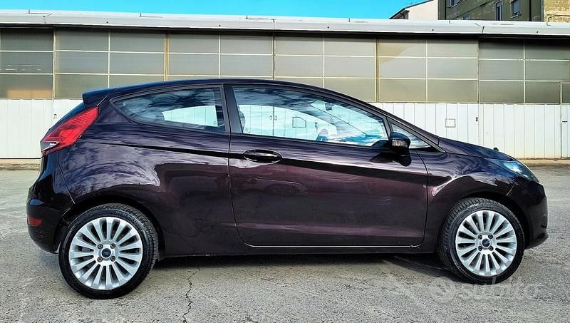 Usata Ford Fiesta 60 CV (44 kW) 2010 Viola Berlina