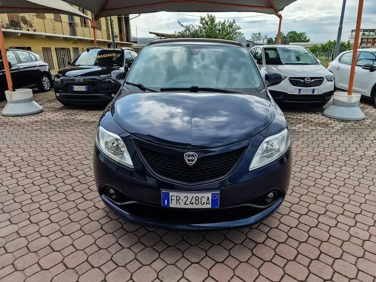 Gebraucht Lancia Ypsilon Silver 69 PS (50 kW) 2018 Blau Kleinwagen