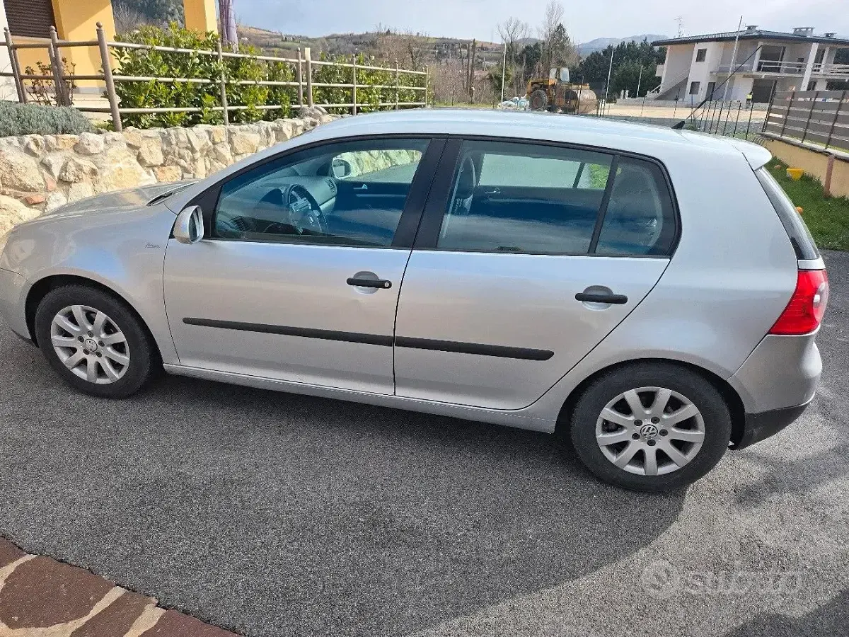 Begagnad VW Golf V 140 HK (102 kW) 2008 Grå Sedan