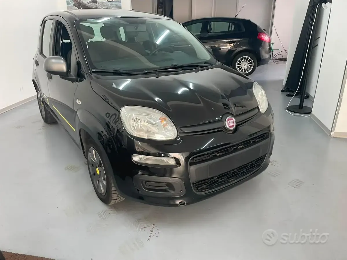 Usata Fiat Panda Young 69 CV (50 kW) 2015 Nero Utilitaria