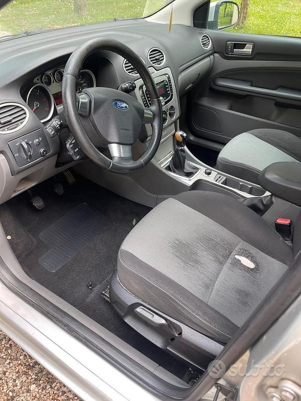 Usata Ford Focus Style 90 CV (66 kW) 2010 Grigio Station wagon