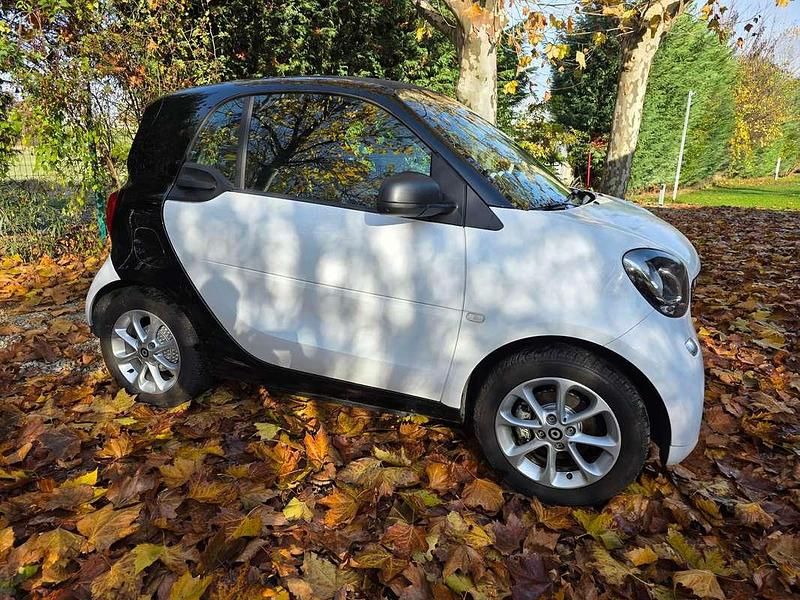 Usata Smart ForTwo Electric Drive 41 kW (56 CV) 2019 Bianco Utilitaria