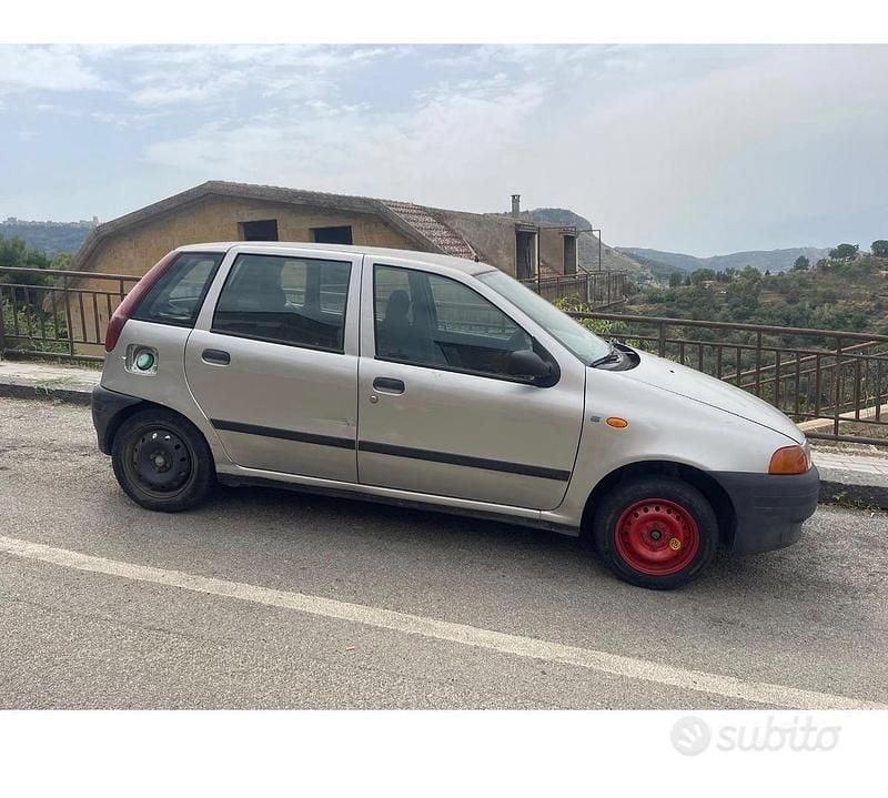 Usata Fiat Punto 34 CV (25 kW) 1995 Grigio Utilitaria