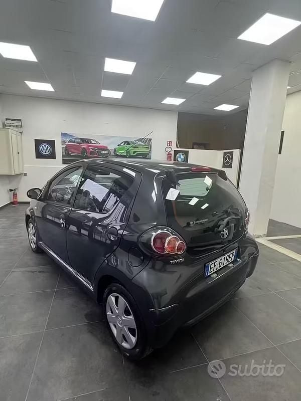 Usata Toyota Aygo Connect Style 67 CV (49 kW) 2010 Grigio Utilitaria