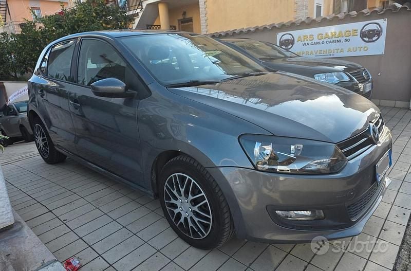 Usata VW Polo Comfortline 74 CV (54 kW) 2013 Grigio Berlina