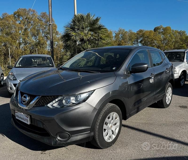 Usata Nissan Qashqai N-Connecta 116 CV (85 kW) 2017 Grigio SUV