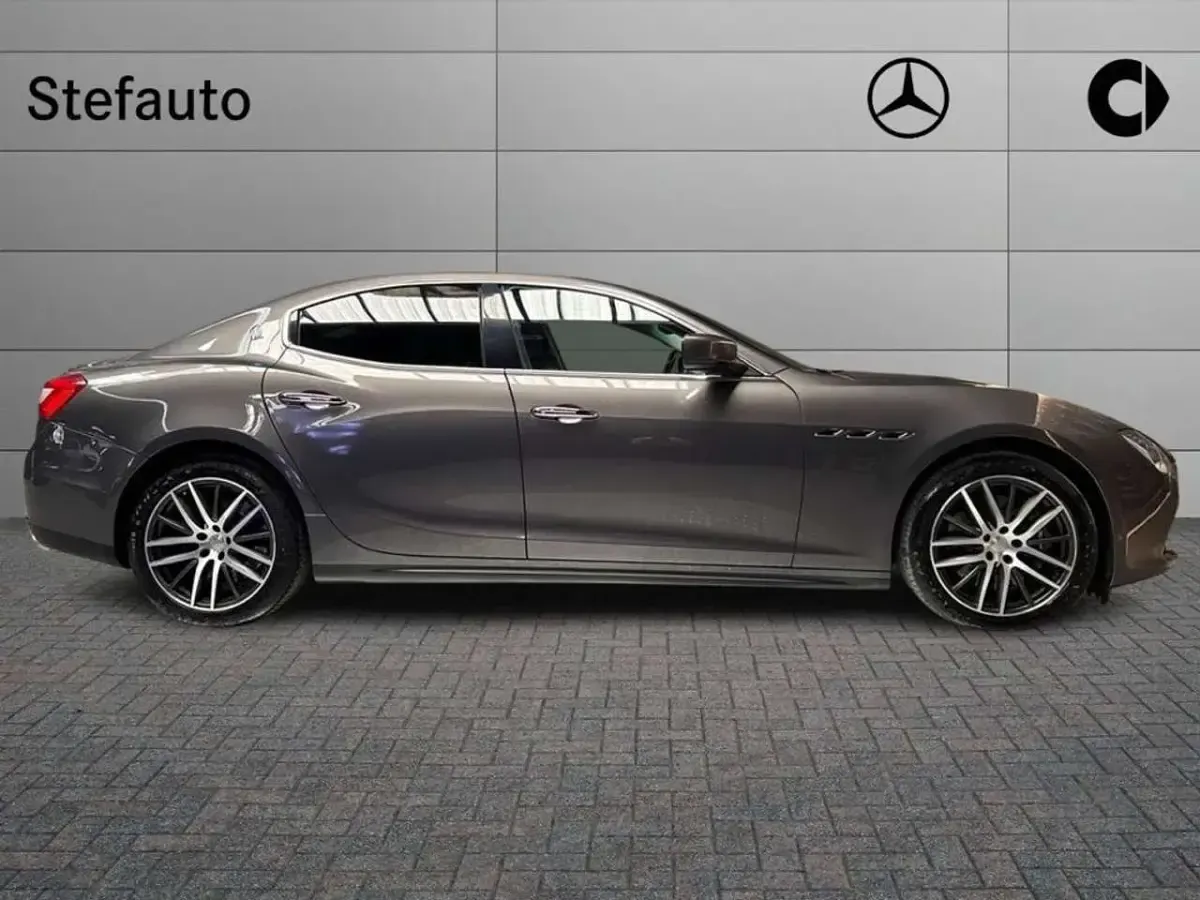 Usata Maserati Ghibli 275 CV (202 kW) 2016 Argento polare Berlina