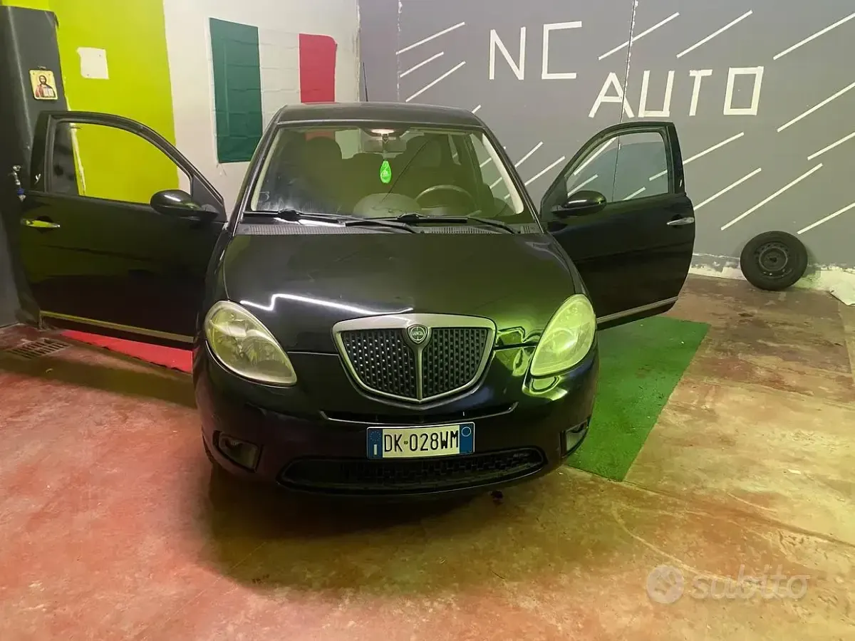 Usata Lancia Ypsilon 60 CV (44 kW) 2007 Nero Utilitaria