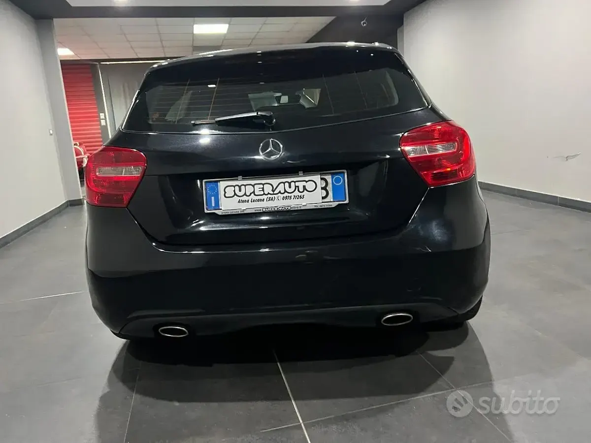 Usata Mercedes A180 109 CV (80 kW) 2015 Nero Utilitaria