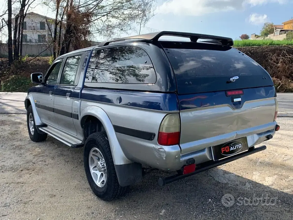 Usata Mitsubishi L200 99 CV (72 kW) 2001 Blu Pick-up