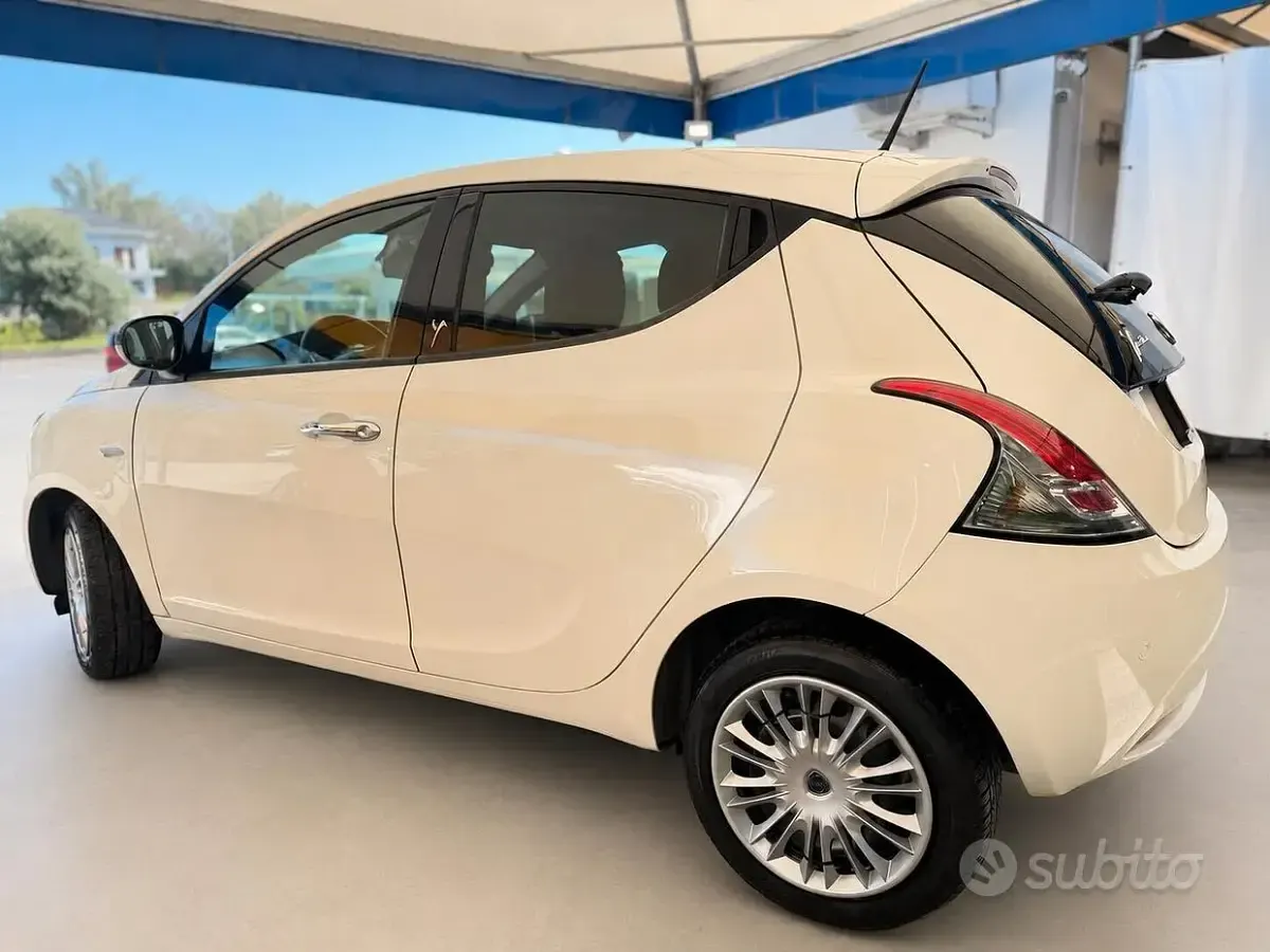 Usata Lancia Ypsilon S 95 CV (69 kW) 2016 Bianco Utilitaria