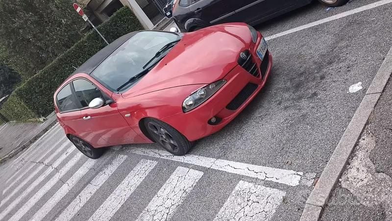 Usata Alfa Romeo 147 150 CV (110 kW) 2005 Rosso Utilitaria