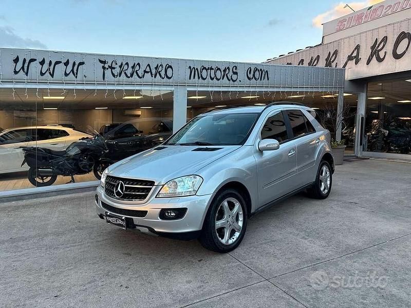 Usata Mercedes ML320 224 CV (164 kW) 2005 Grigio SUV