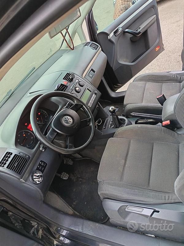 Usata VW Touran 101 CV (74 kW) 2004 Nero Monovolume