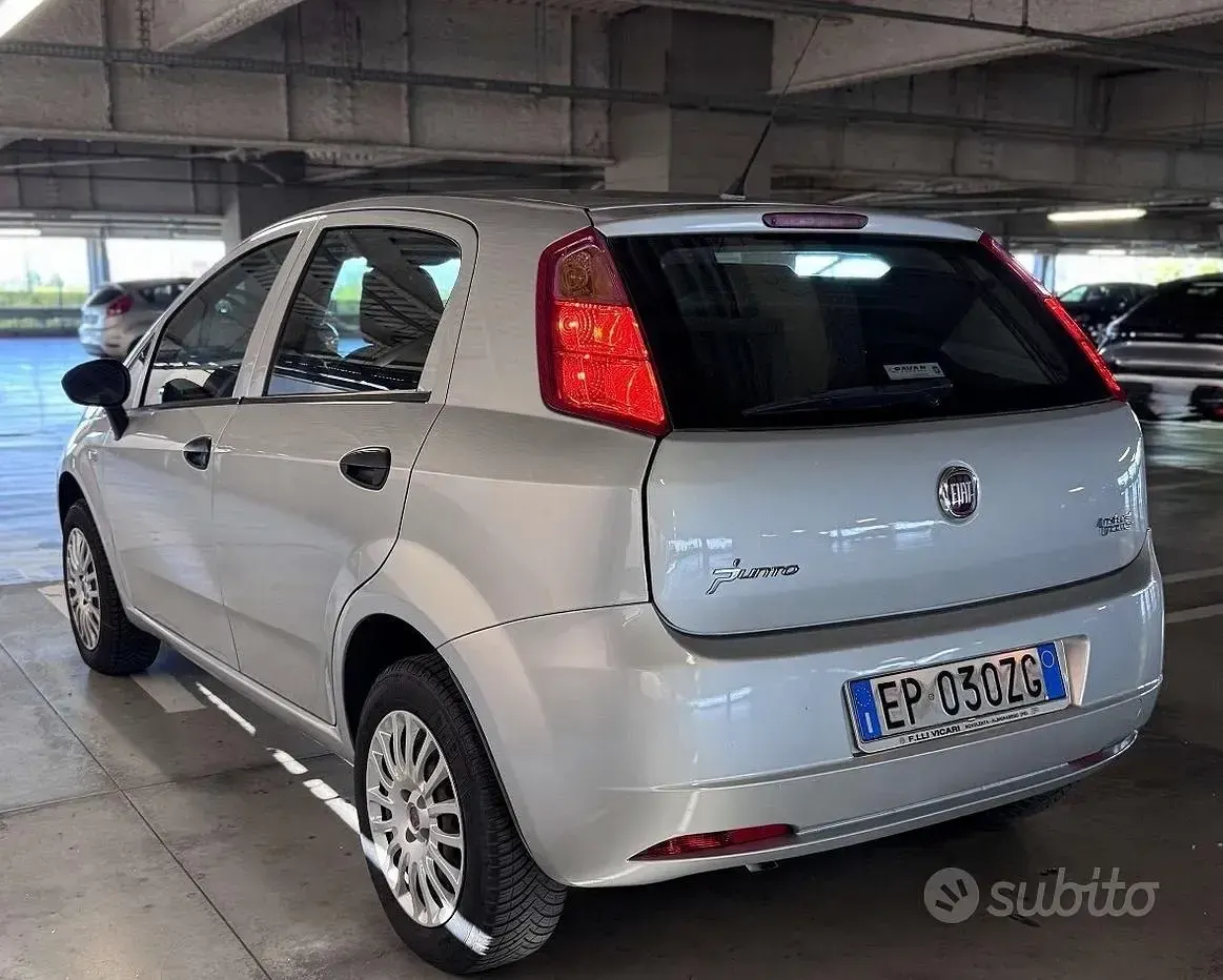 Usata Fiat Grande Punto 69 CV (50 kW) 2013 Grigio Utilitaria