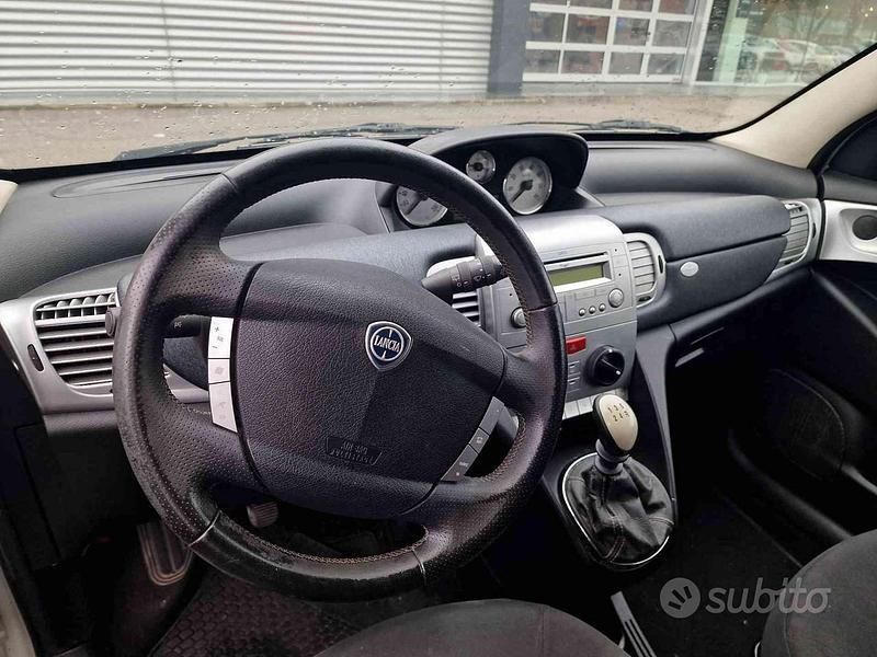 Usata Lancia Ypsilon 77 CV (56 kW) 2010 Bianco Utilitaria