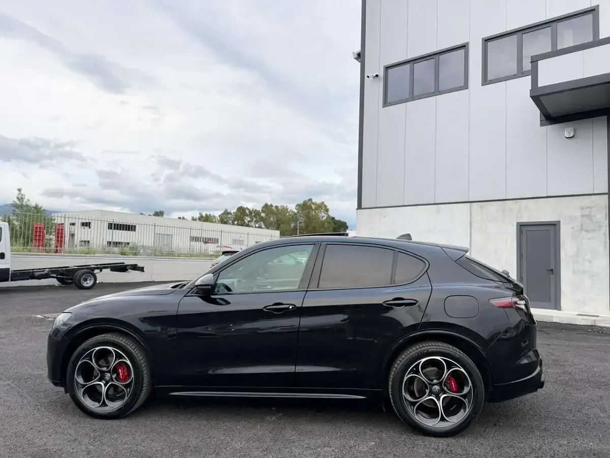 Usata Alfa Romeo Stelvio Veloce 209 CV (153 kW) 2024 Nero SUV