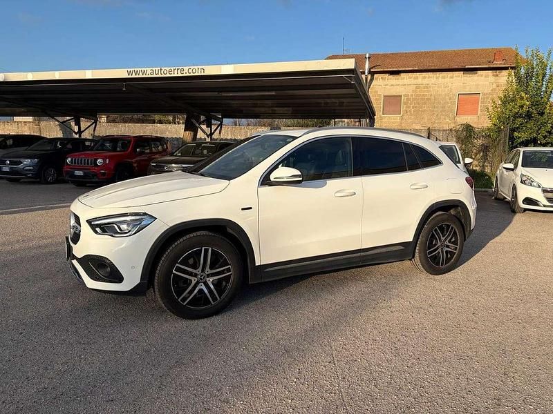 Usata Mercedes GLA250 160 CV (117 kW) 2020 Bianco SUV