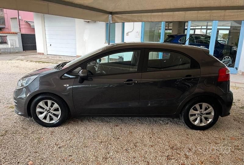 Usata Kia Rio 2016 Grigio Utilitaria