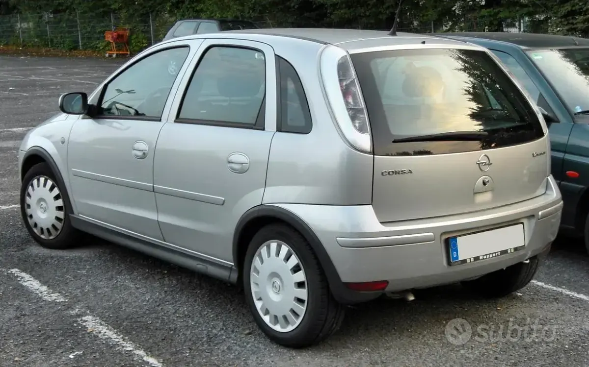 Usata Opel Corsa 69 CV (50 kW) 2005 Grigio Utilitaria