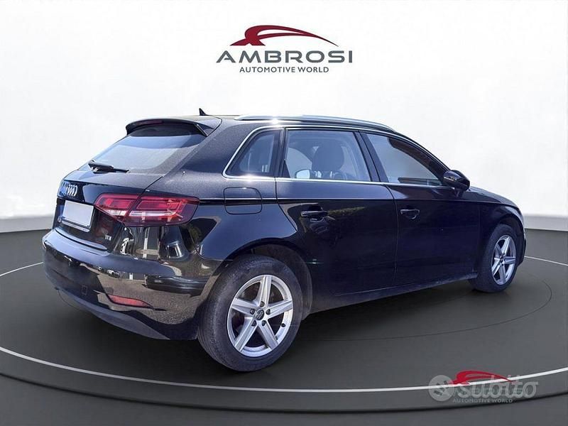 Begagnad Audi A3 Business 116 HK (85 kW) 2018 Svart Sedan