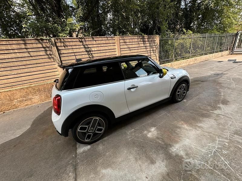 Usata Mini Cooper SE 160 kW (218 CV) 2023 Bianco Utilitaria