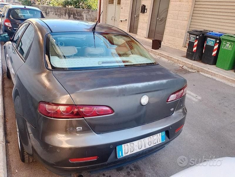 Käytetty Alfa Romeo 159 150 HP (110 kW) 2006 Harmaa Sedan