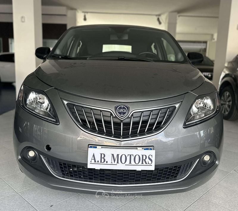 Usata Lancia Ypsilon Gold 69 CV (50 kW) 2023 Grigio Utilitaria