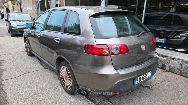 Usata Fiat Croma Active 120 CV (88 kW) 2010 Marrone Station wagon